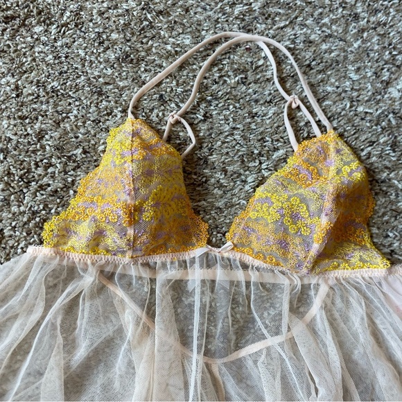 Victoria's Secret Womens Yellow Floral Sheer One Piece Lingerie Size Medium - Picture 2 of 6
